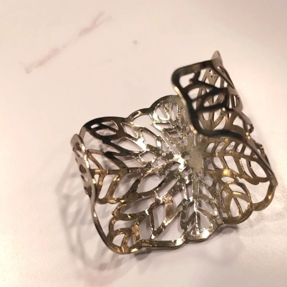 Style Retro Leaves Alloy Gold Plating Women's Bangle Wide